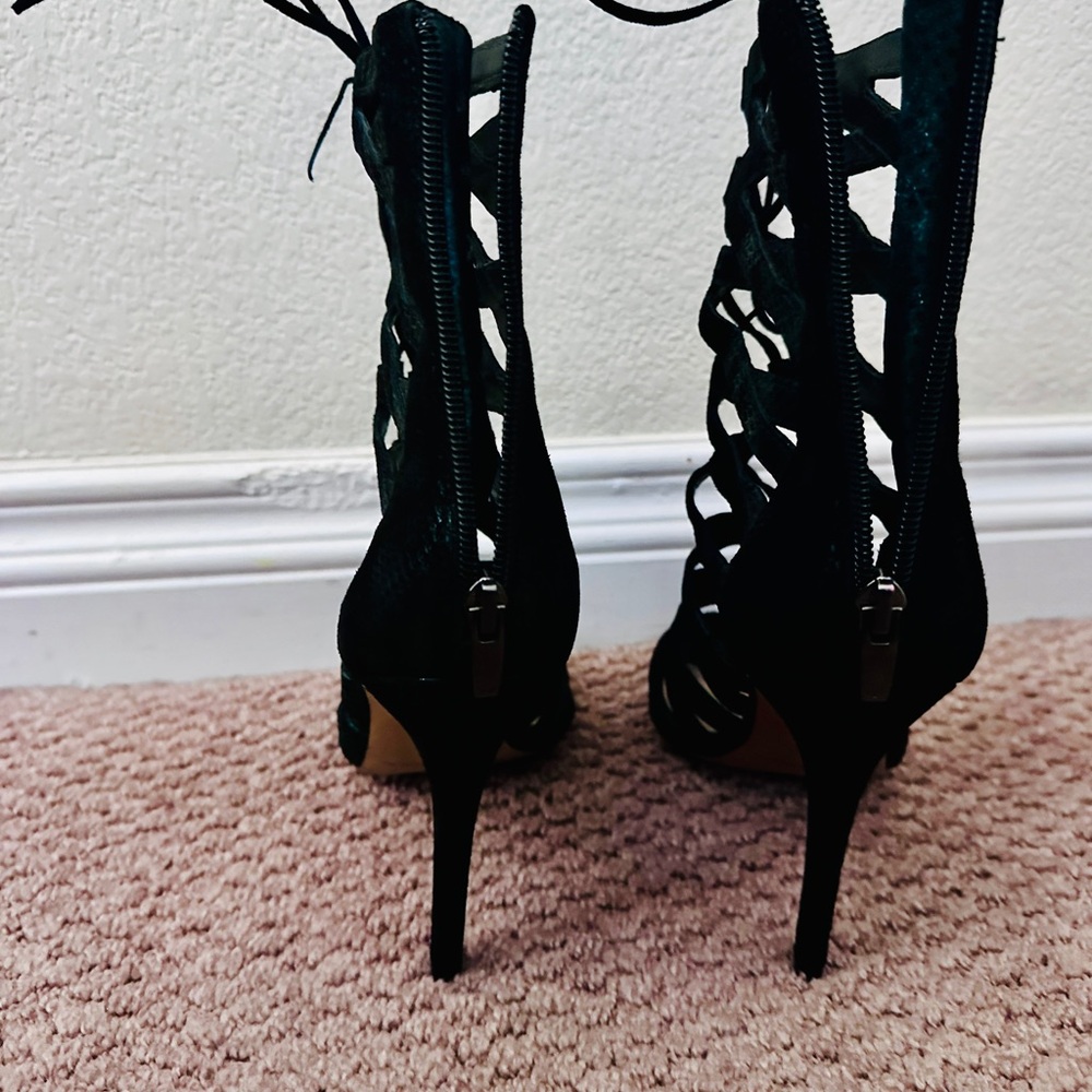Elegant Evergreen/Black Strappy Heels by Via Spiga - Picture 6 of 12